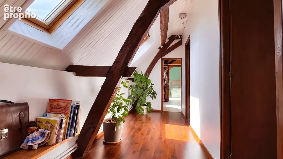 Maison T9 de 206 m2 avec jardin, cave, serre et garages - Courcebœufs - photo 14