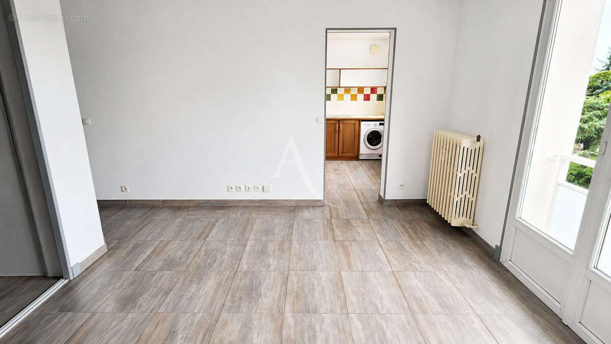 Appartement à SAINT-THIBAULT-DES-VIGNES