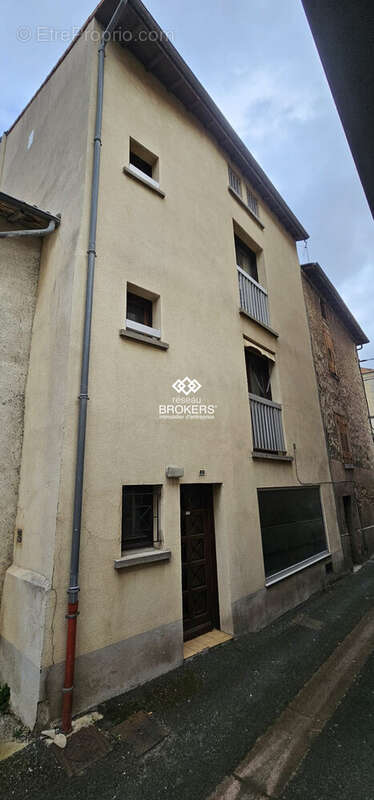 Appartement à LES MARTRES-DE-VEYRE