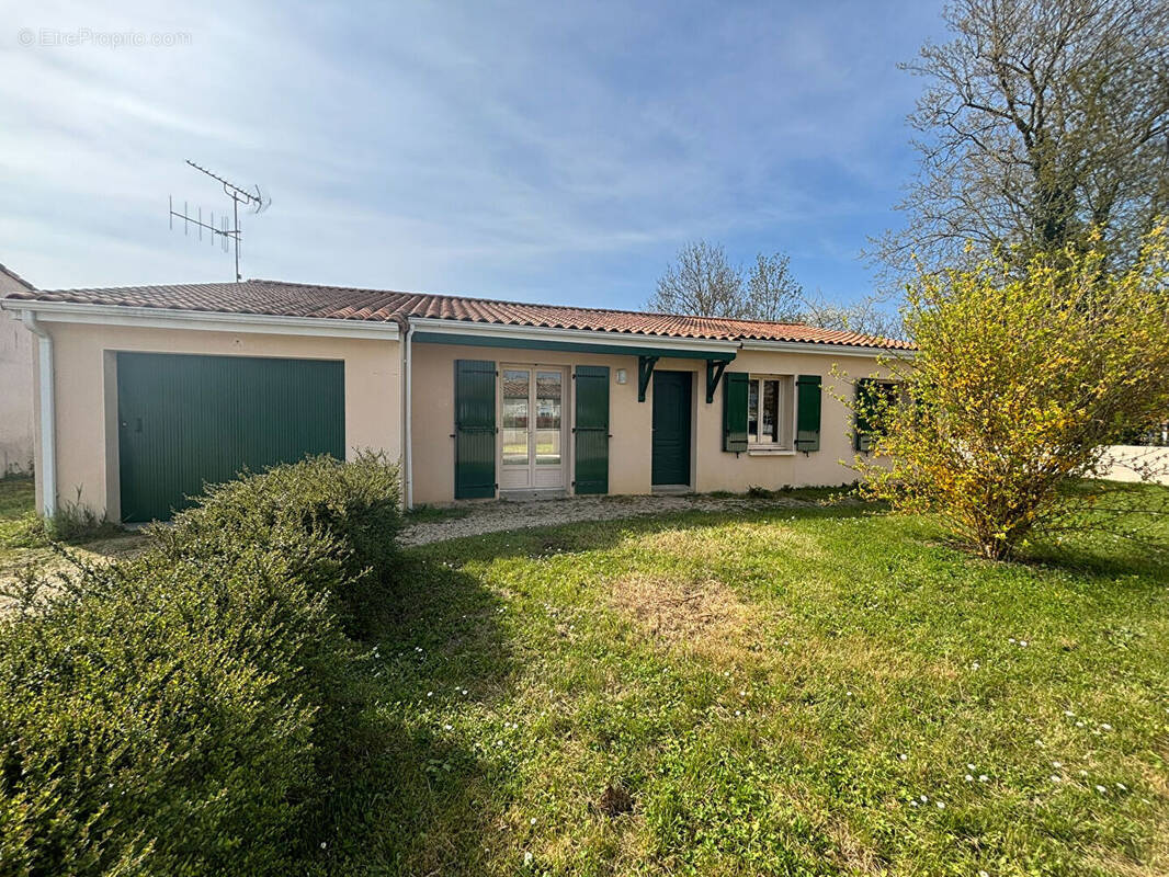 Maison à VOUILLE
