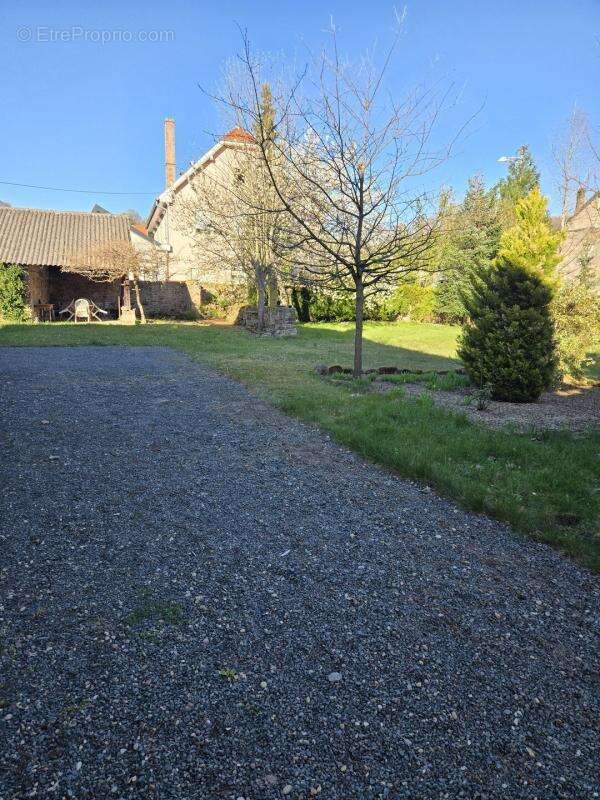 Maison de caractère de 181,50 m² sur un terrain de 1703 m² - photo 8