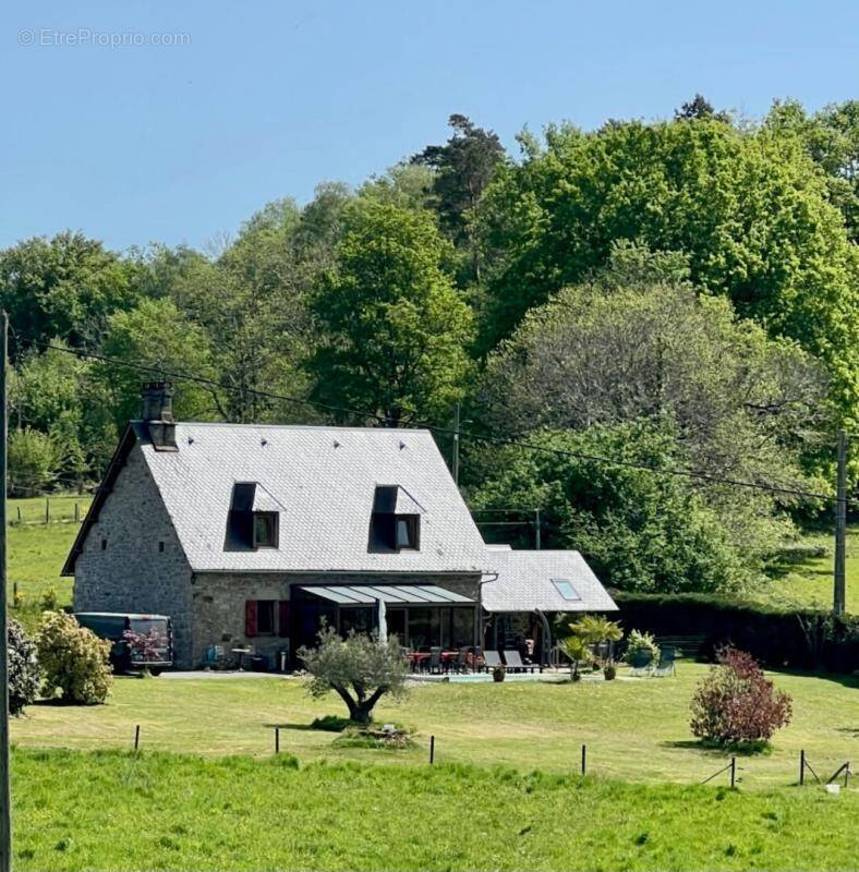 Maison à SAINT-MARTIN-LA-MEANNE