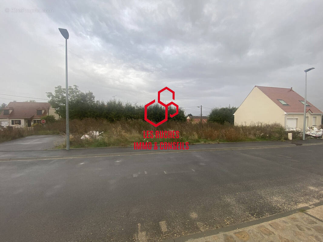 Terrain à MAY-EN-MULTIEN