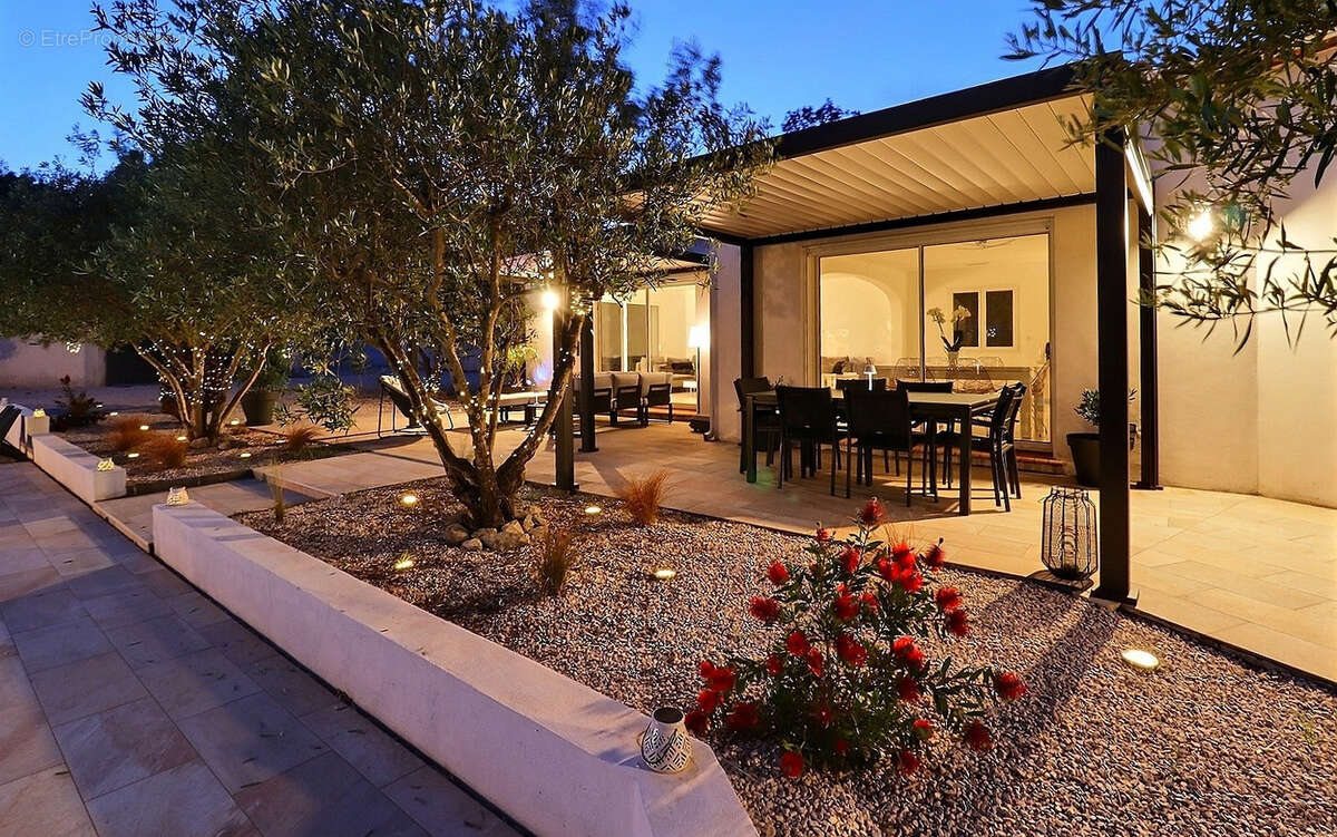 Maison à SAINT-MATHIEU-DE-TREVIERS