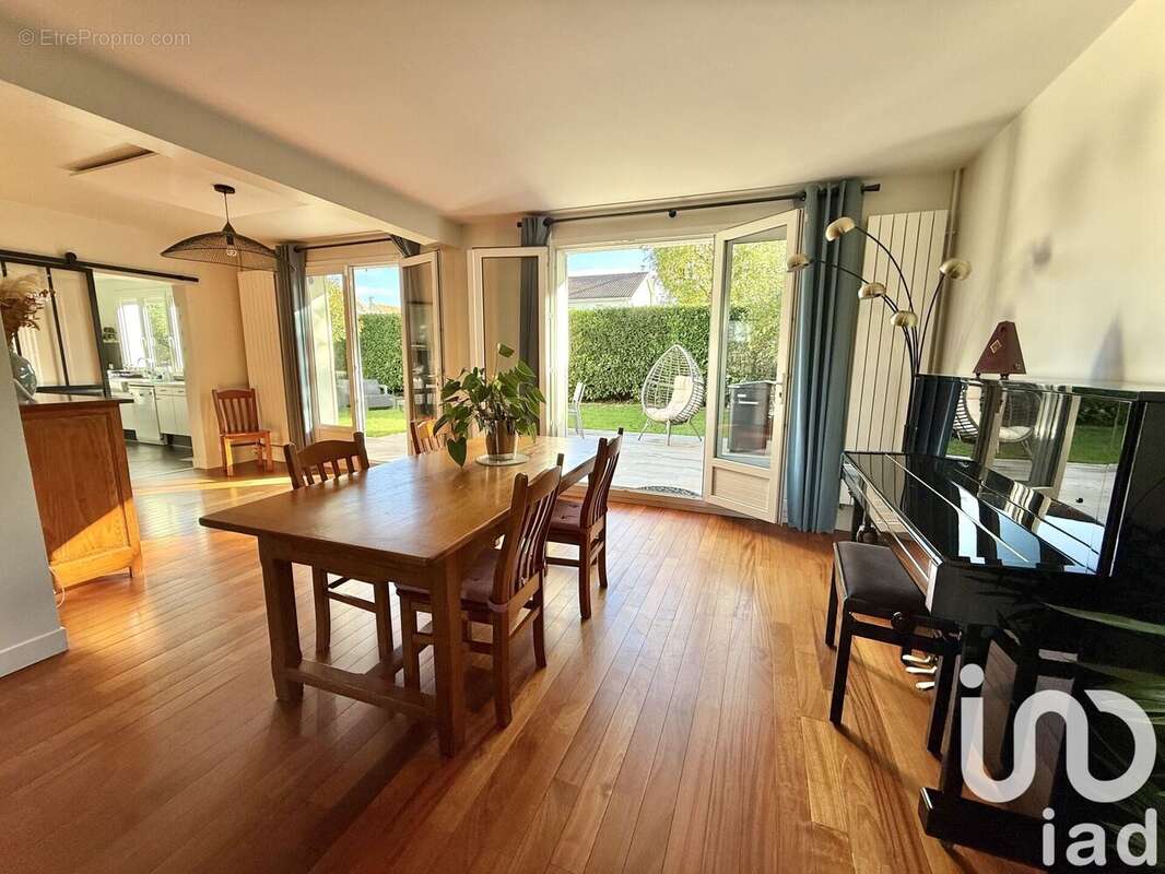 Photo 2 - Maison à VOISINS-LE-BRETONNEUX