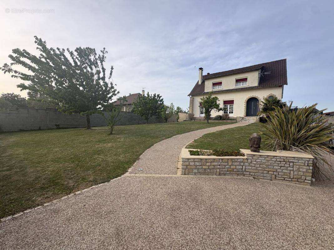 Maison à COULON