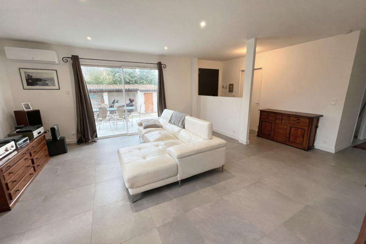 Maison à BRUGUIERES