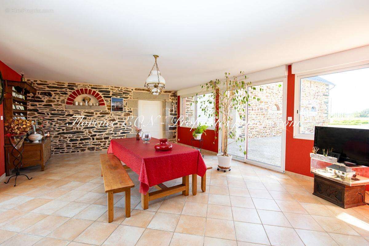 Maison à ARGENTRE-DU-PLESSIS