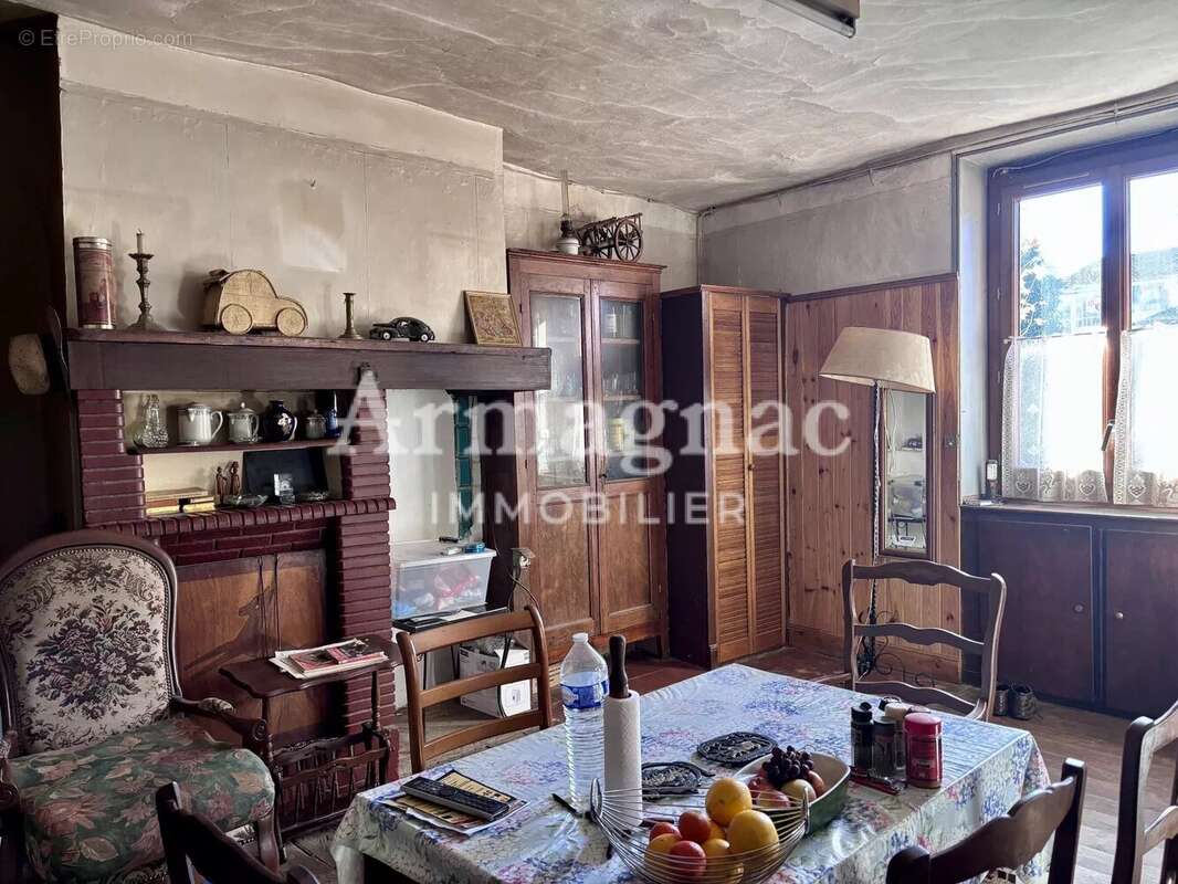 Maison à VIC-FEZENSAC