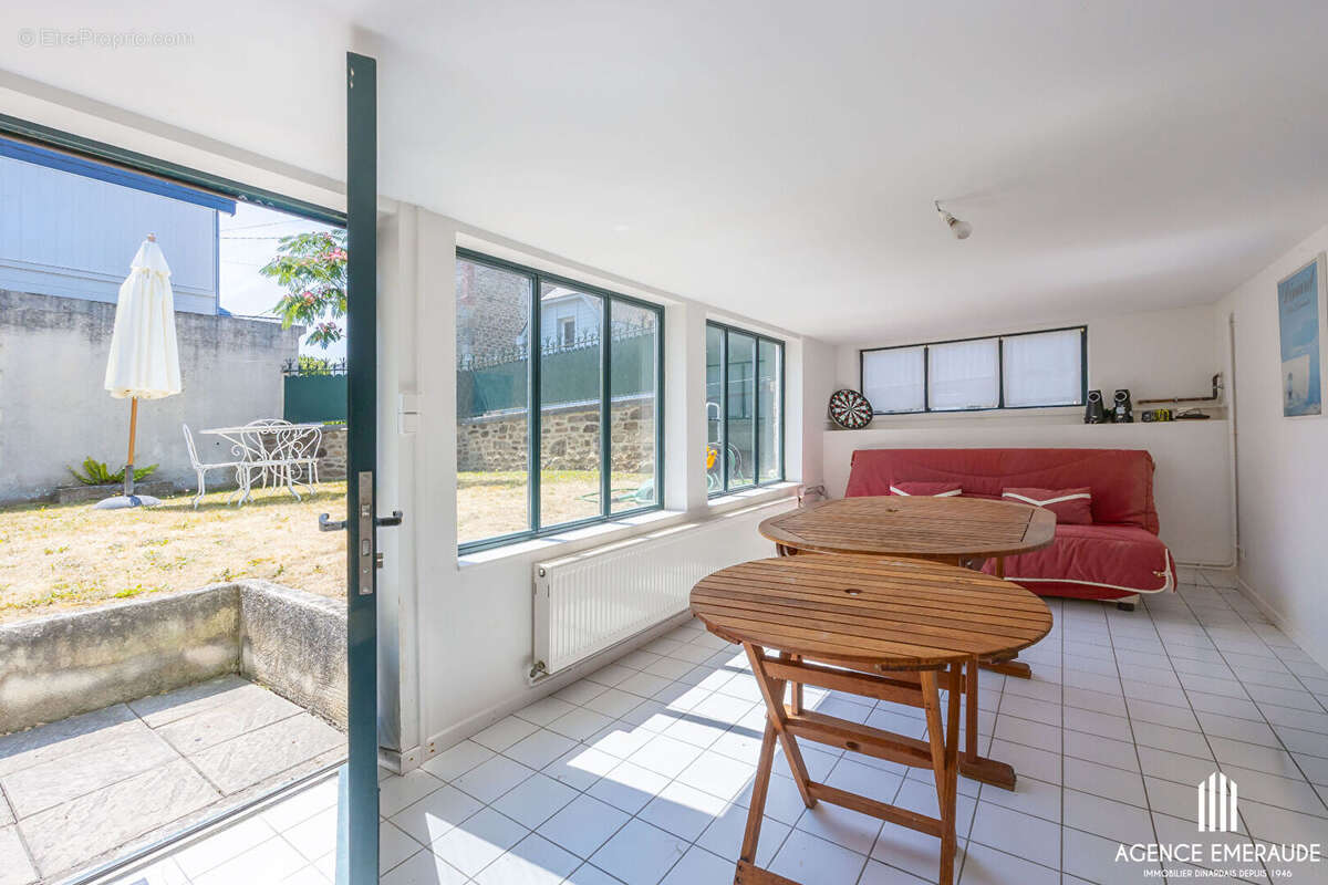 À vendre villa dinardaise 6 pièces hyper centre, entre la plage de l'Ecluse et Saint-Enogat. - photo 5