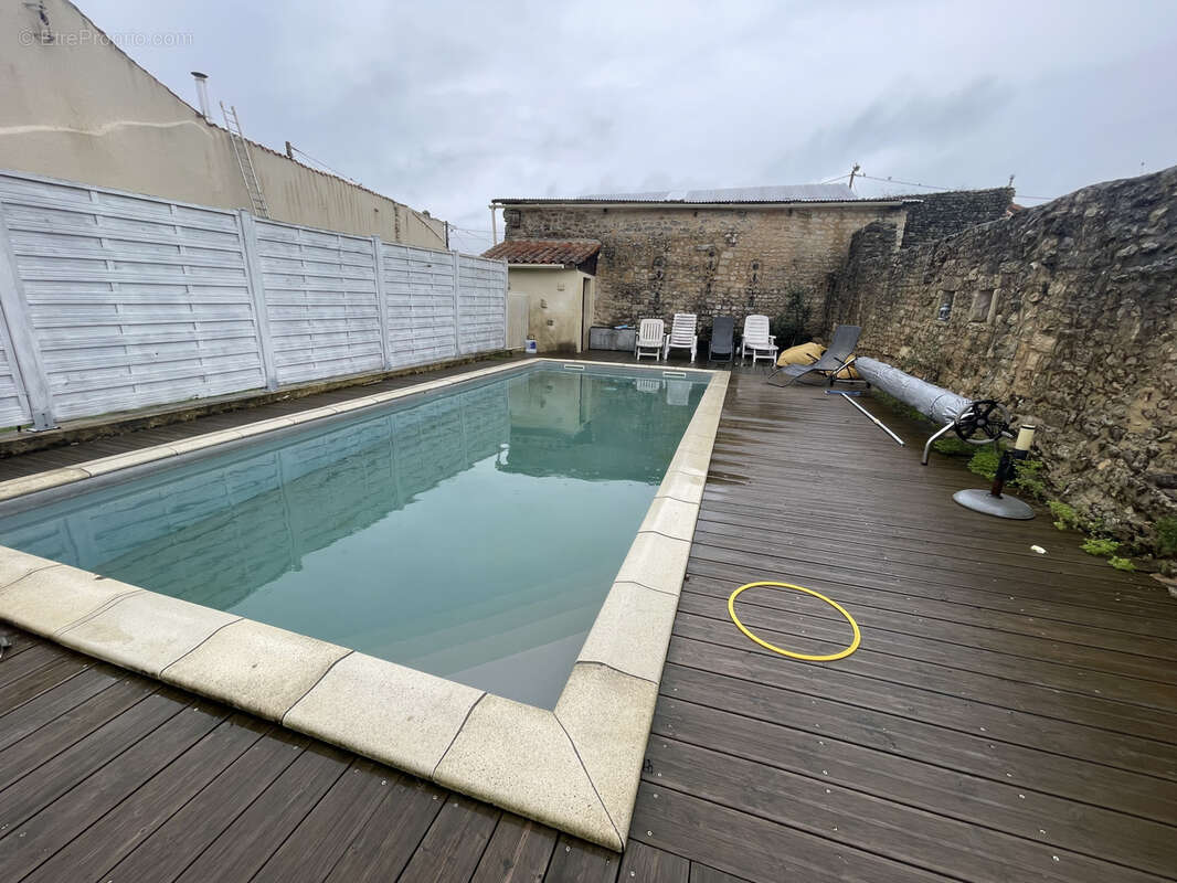 Maison à CHAMPNIERS