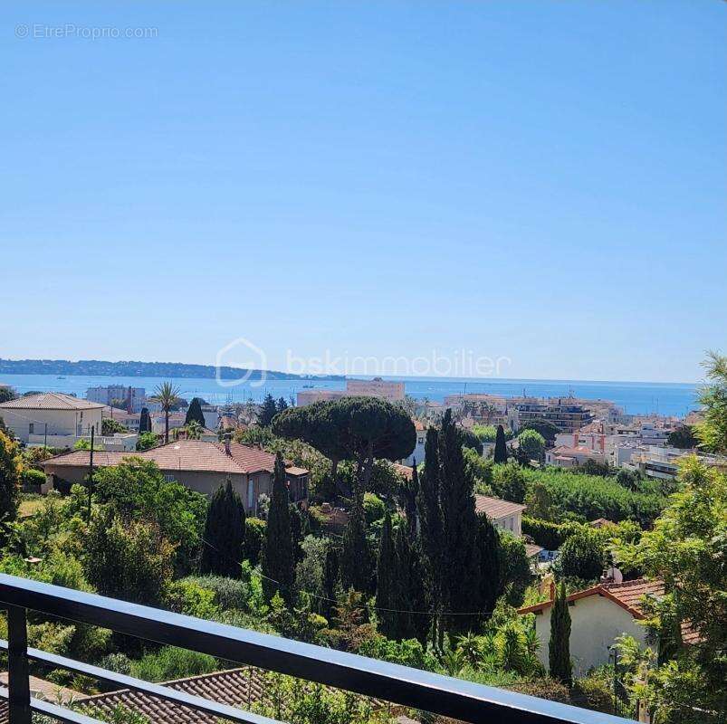 Appartement à VALLAURIS