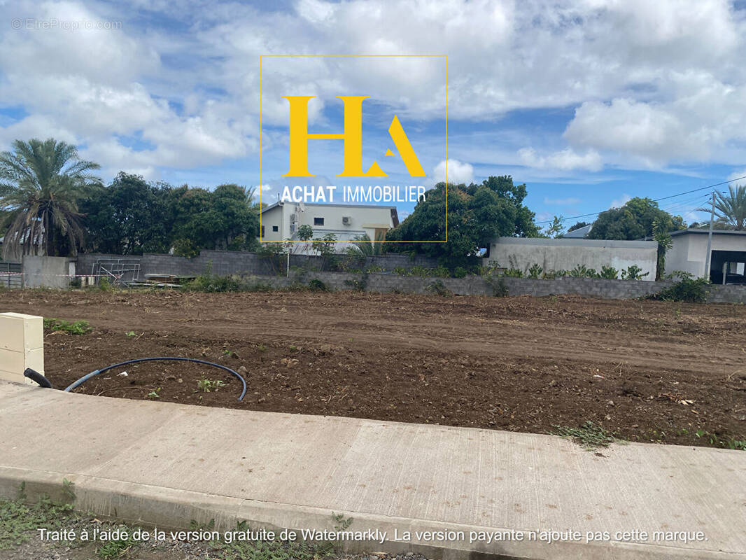 Terrain à SAINT-LOUIS