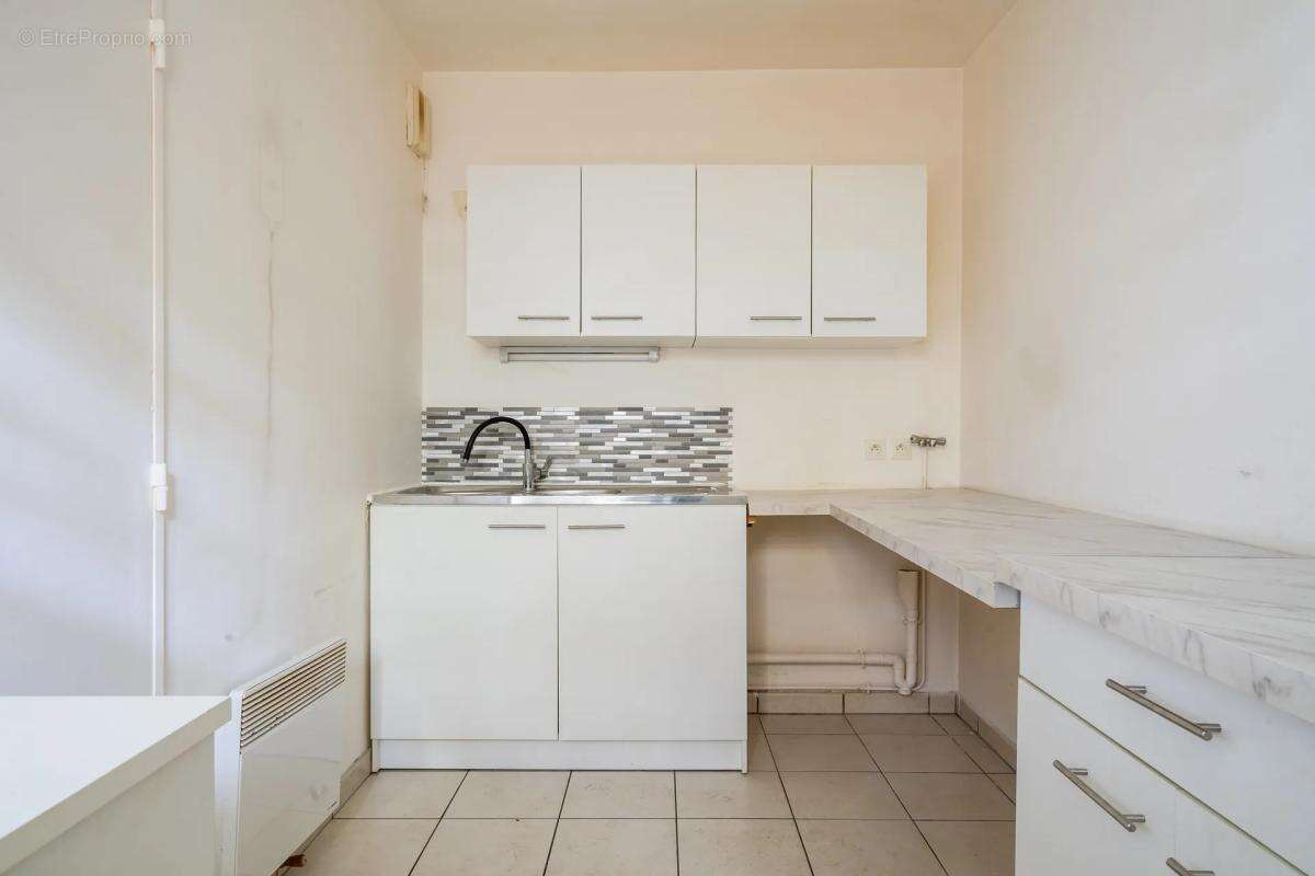 Appartement à LES PAVILLONS-SOUS-BOIS