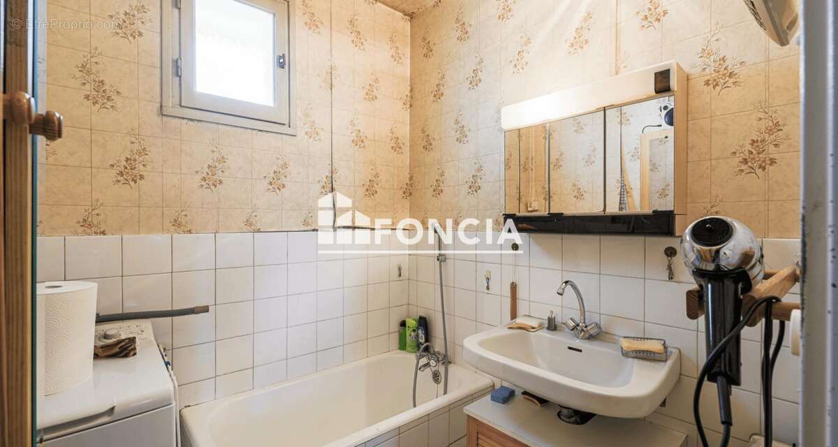 Appartement à SAINT-MARTIN-D'HERES