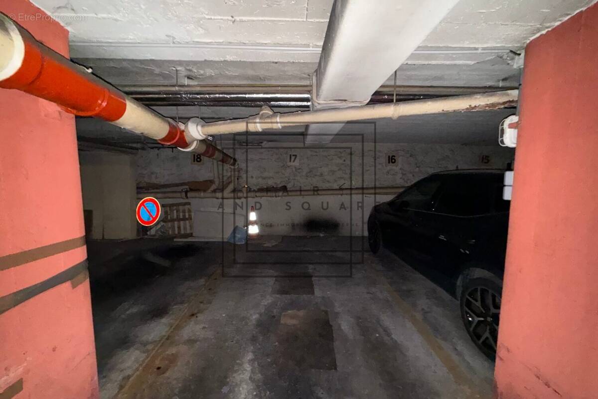 Parking à NEUILLY-SUR-SEINE