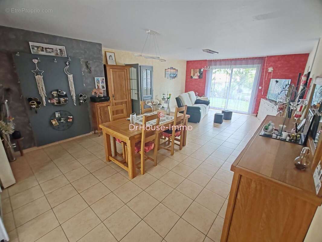 Maison 159 m² à Dange-Saint-Romain  - photo 20