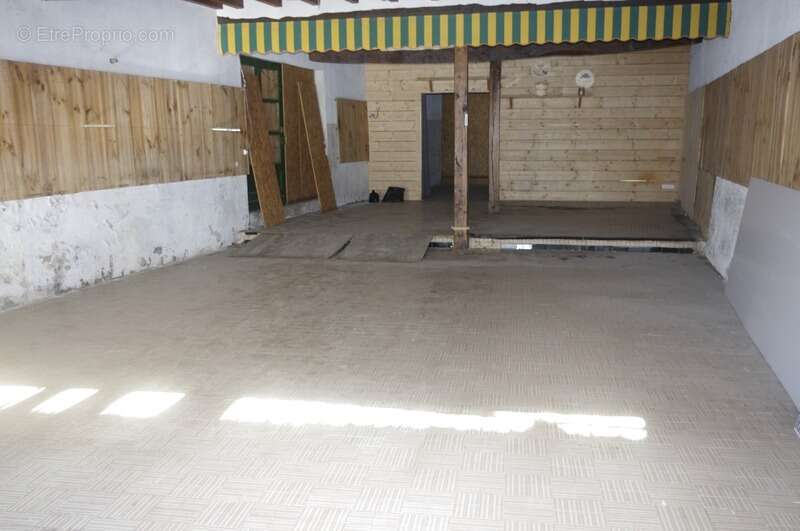 Commerce à VIC-FEZENSAC