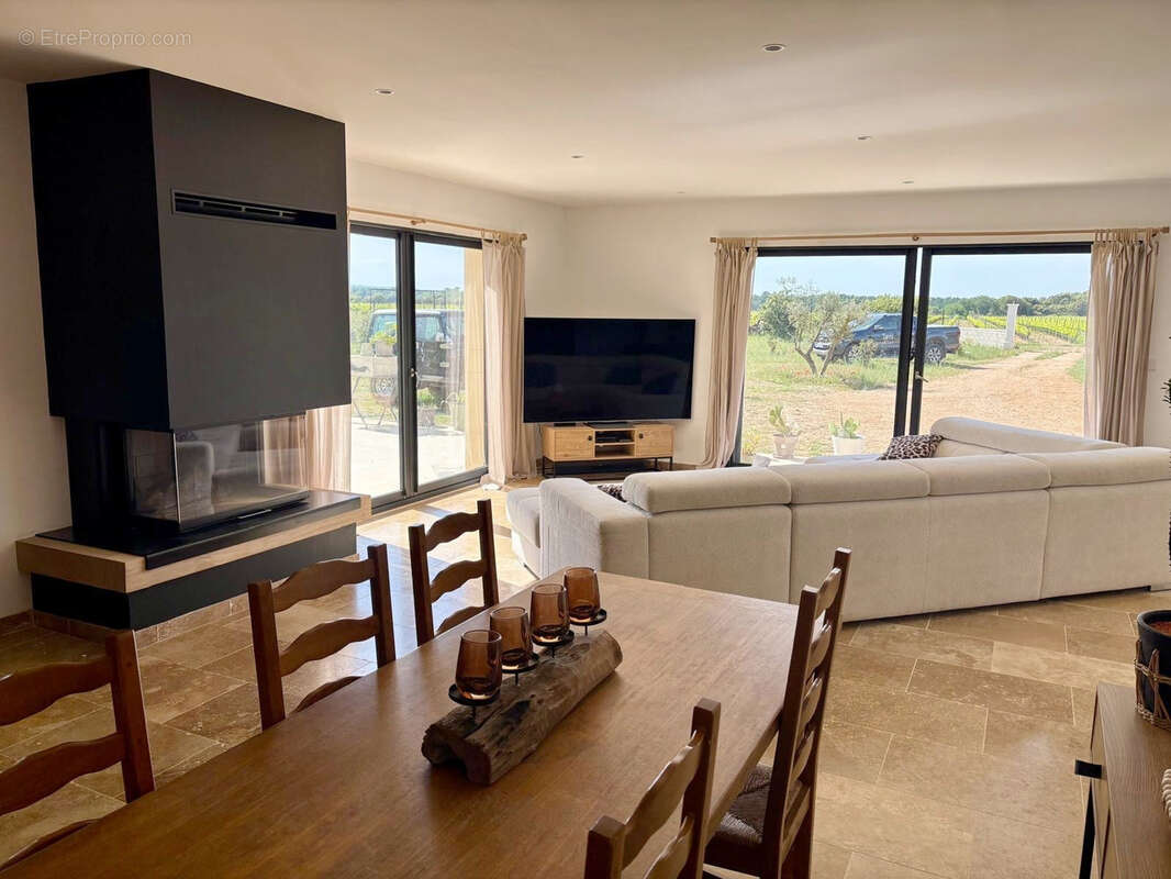 GRIGNAN - Belle Villa neuve sur 2 160 m2, avec VUE. - photo 9