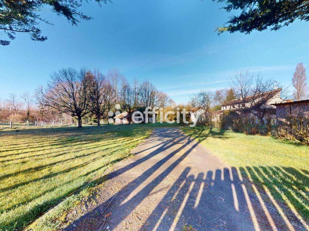 Maison à EPINEUIL-LE-FLEURIEL