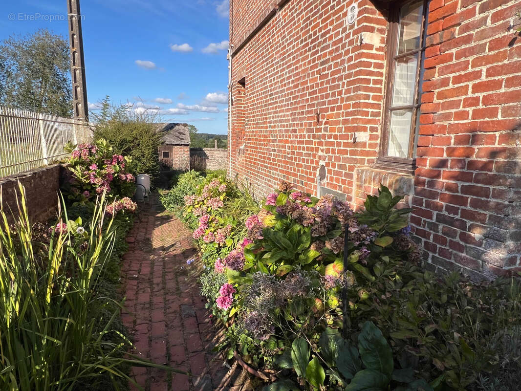 Maison de maître au fond d'une allée au calme avec annexes - photo 31