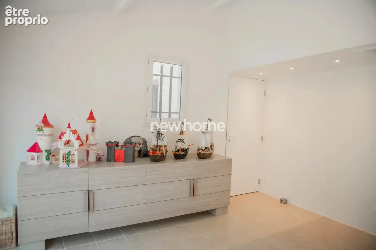 Villa de plain-pied avec piscine et vaste terrain - photo 20