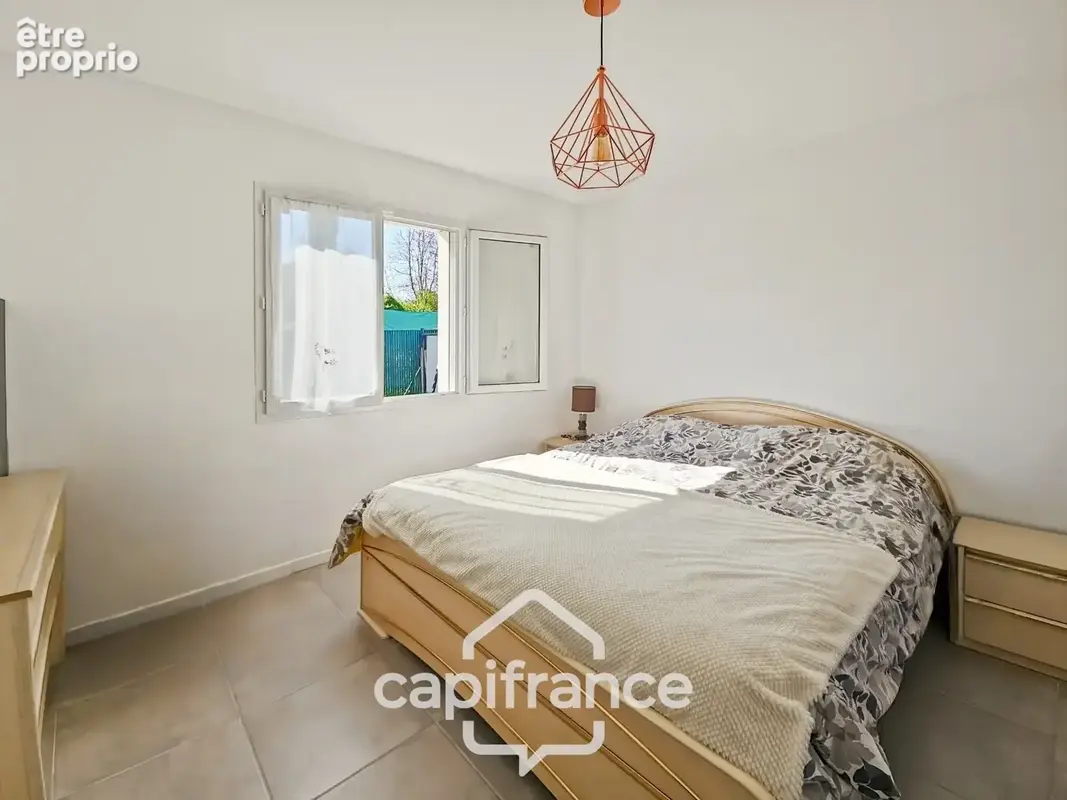 Maison de plain pied construite 2019, 3 chambres, jardin, garage, lumineuse, secteur calme, accès du jardin à la voie verte - photo 9