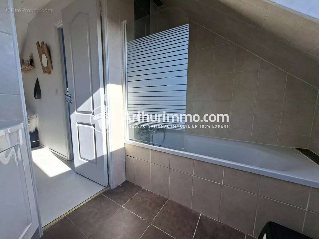 Maison à SAINT-PIERRE-DU-PERRAY