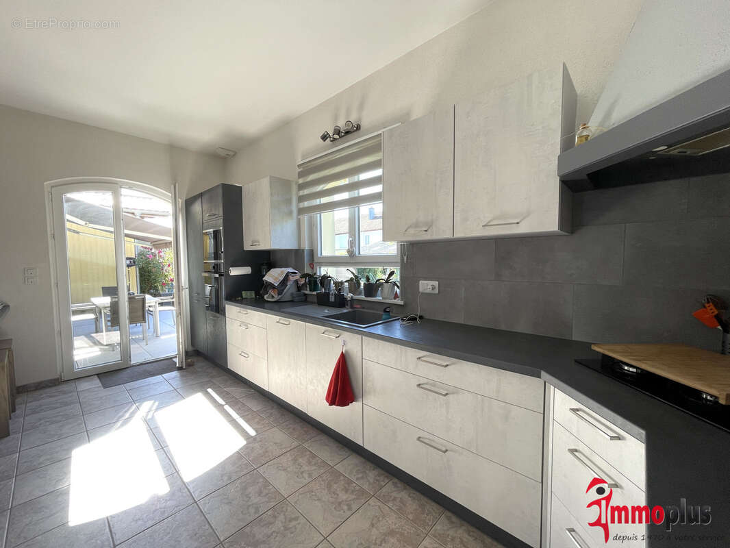 SENTHEIM - Maison individuelle de 155 m2 avec 3 suites, garage double et dépendance - Belles prestations ! - photo 8