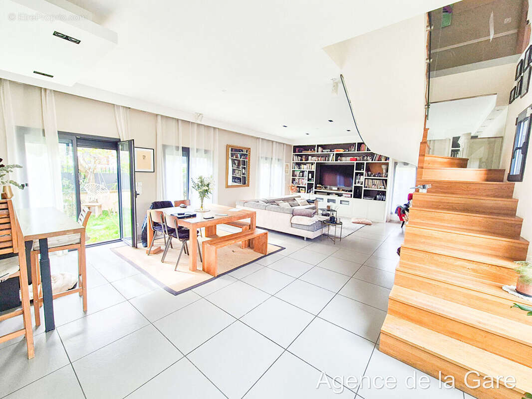 Maison à CARRIERES-SUR-SEINE