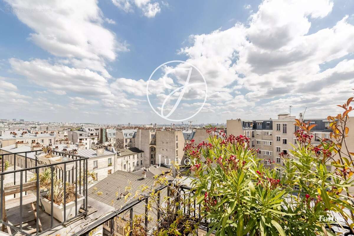 Paris 18e - MONTMARTRE / JARDINS DU SACRÉ-CŒUR -  Grand 2 pièces - 58,09m² Carrez - 60,25m² au sol - Terrasses - Vues dégagées - photo 4
