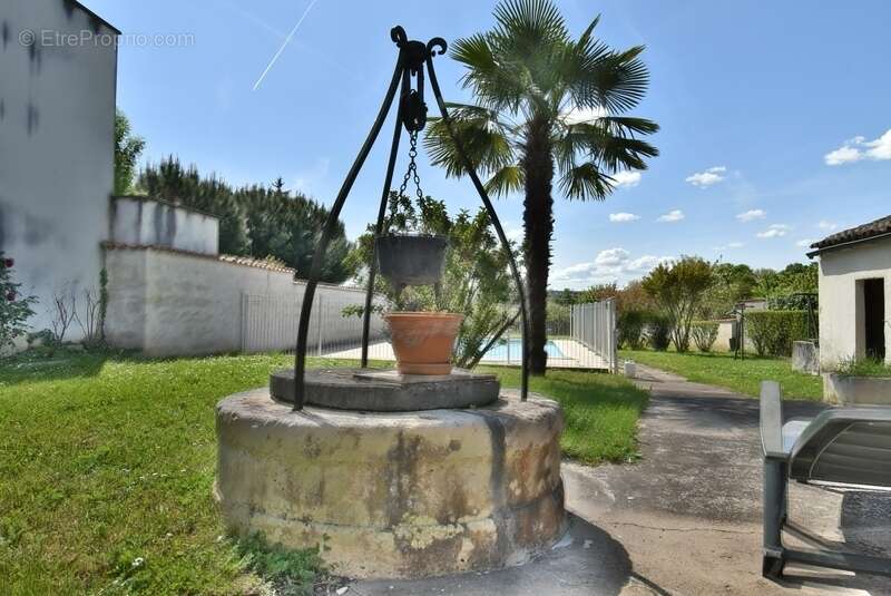 Maison à vendre 6 pièces ANGOULEME (16) maison 3 chambres + Studio et piscine sur terrain de 1150 m2 - photo 9
