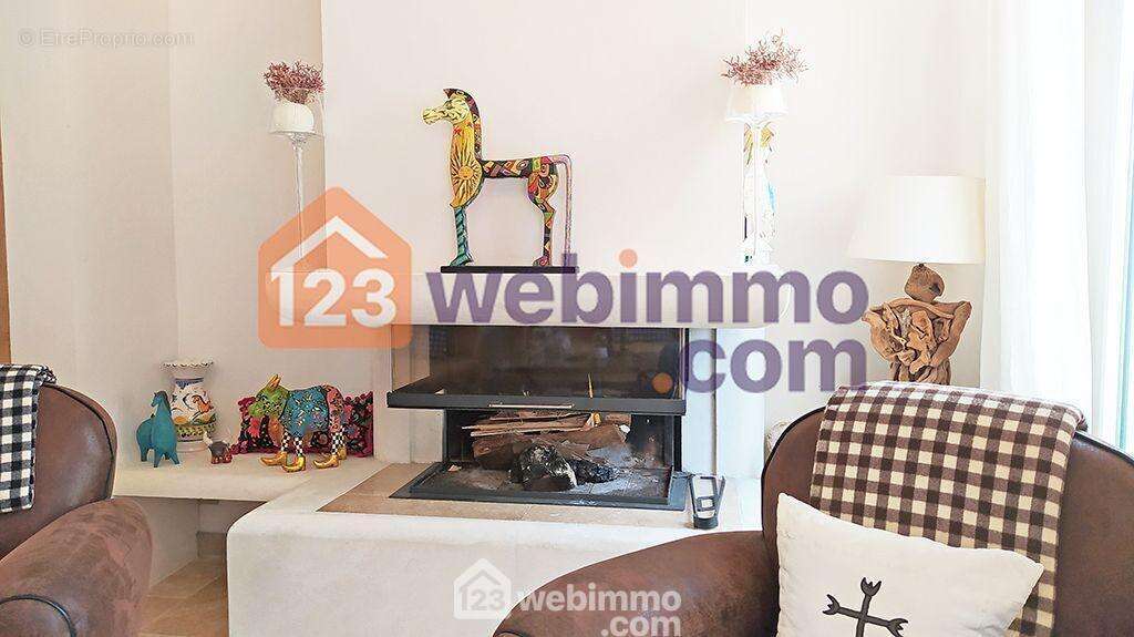 La pièce de vie - Maison à SAINTES-MARIES-DE-LA-MER