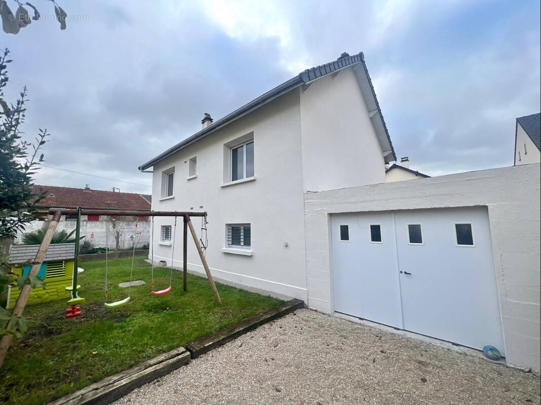 Maison à SARTROUVILLE
