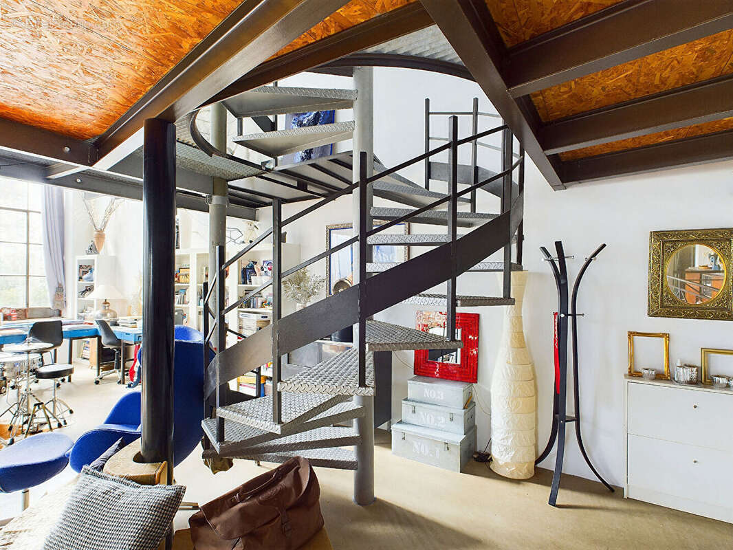 Loft de 245m²  sur 3 plateaux d'ans une ancienne filature  sur parcelle de 900m² situe a villeneuve de berg 07170 - photo 6