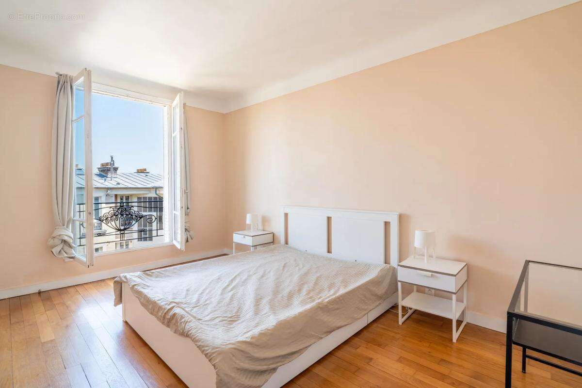 Appartement à COURBEVOIE