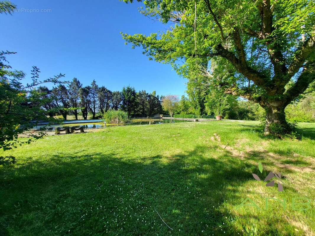 Maison à BUSSAC-SUR-CHARENTE
