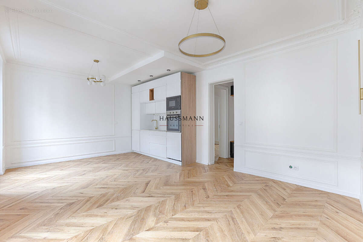 Appartement à PARIS-17E
