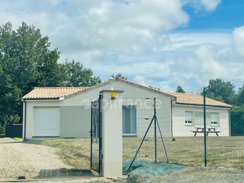 Maison à MAUVEZIN-SUR-GUPIE