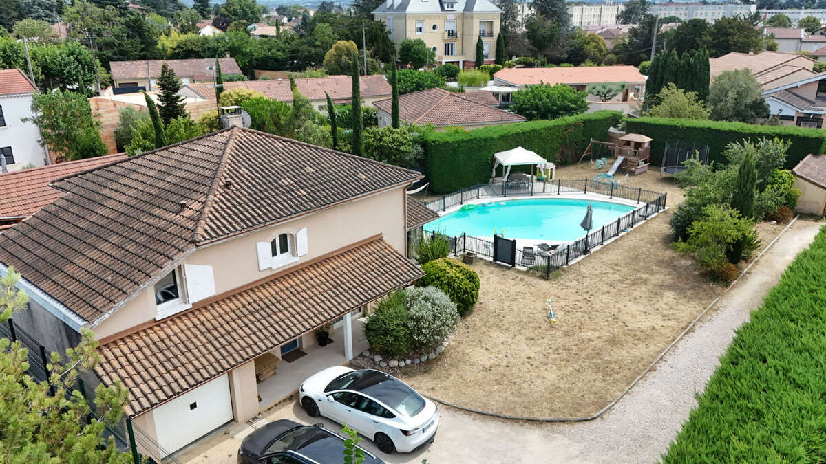 Maison familiale de 140m2 sur 1100 m2 de terrain - photo 2
