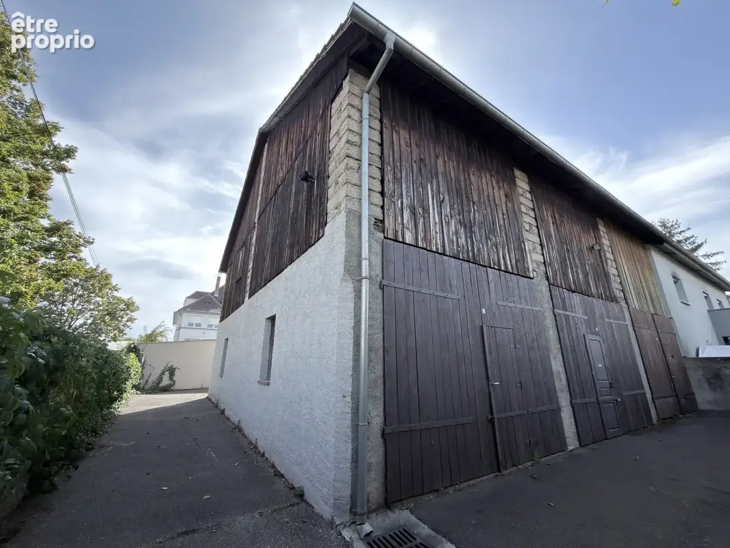 Ensemble immobilier à fort potentiel avec 4 appartements, 8 garages et dépendance - photo 11