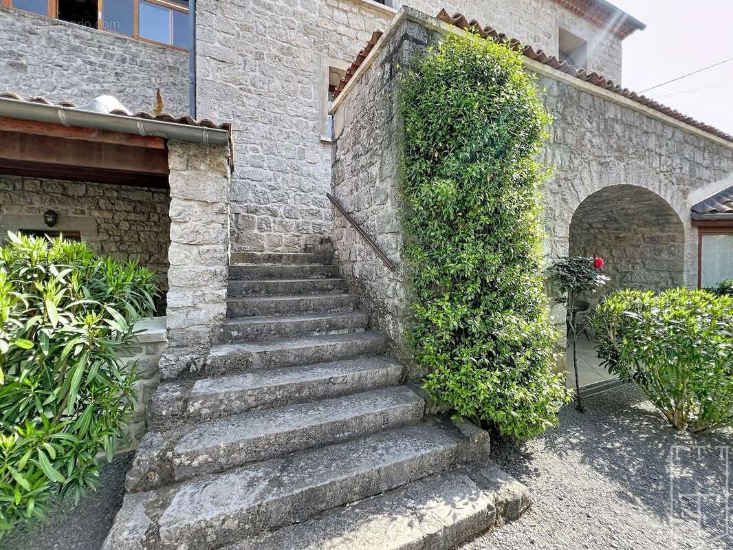 Maison à SAINT-ALBAN-AURIOLLES