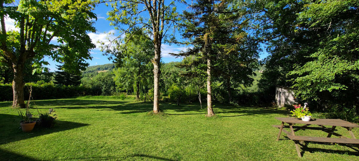 Maison familiale au calme, jardin arboré et belle vue - photo 3