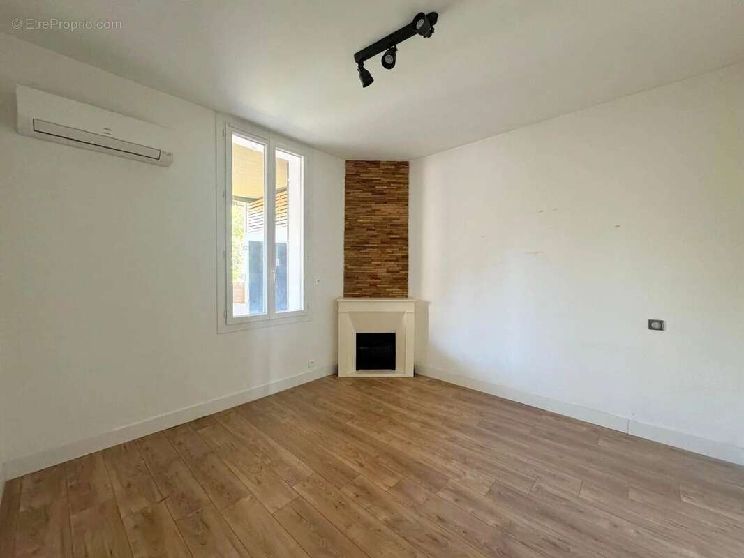 La Seyne haut de villa + parking - photo 5