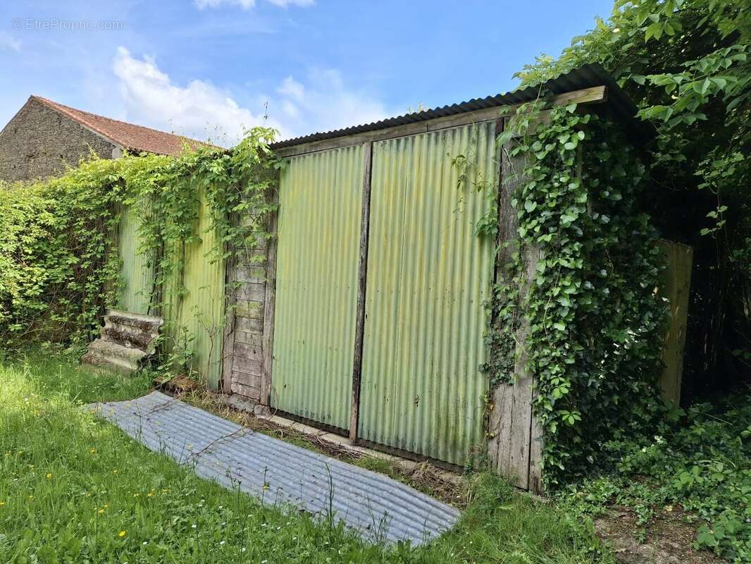 Charmante maison familiale de bonne taille à moderniser plus grange et autres dépendances - photo 11