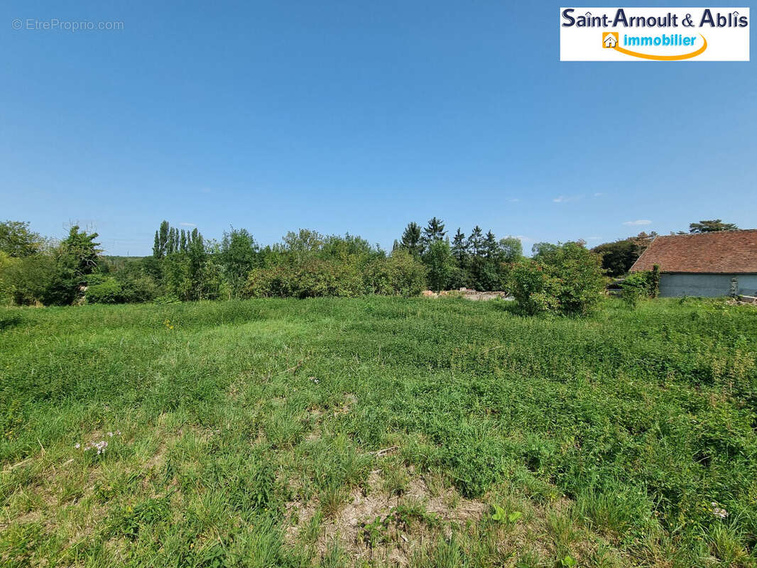 Terrain à AUNAY-SOUS-AUNEAU