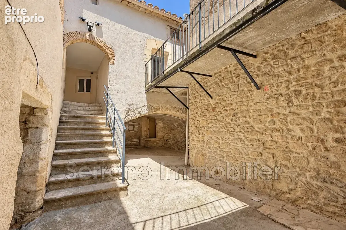 Appartement 8 pièces 133 m² à vendre à Chusclan (30200) - photo 2