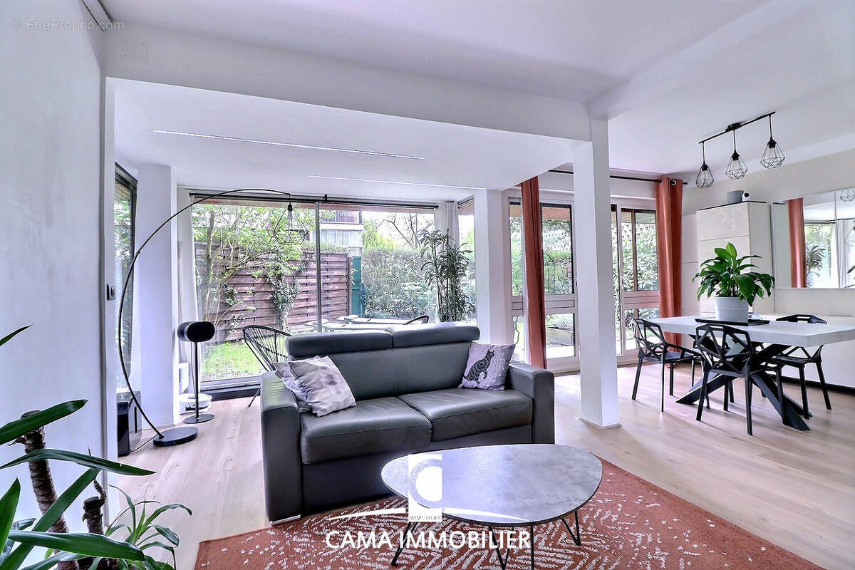 Appartement à FONTENAY-LE-FLEURY