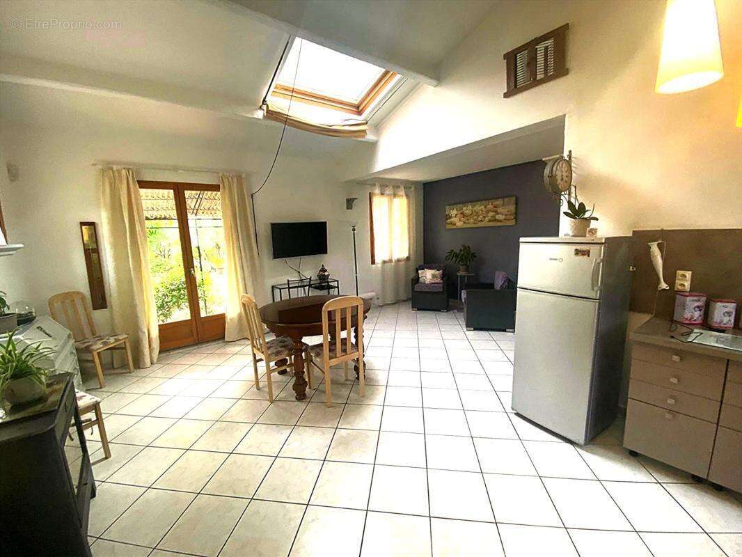 CARCES (83) - Maison 3p - 61m² - photo 4