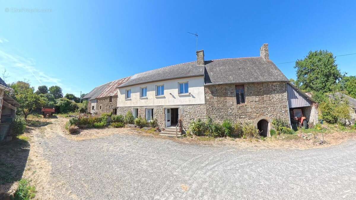 Grand corps de ferme, grande parcelle de 9800 m2 - photo 2